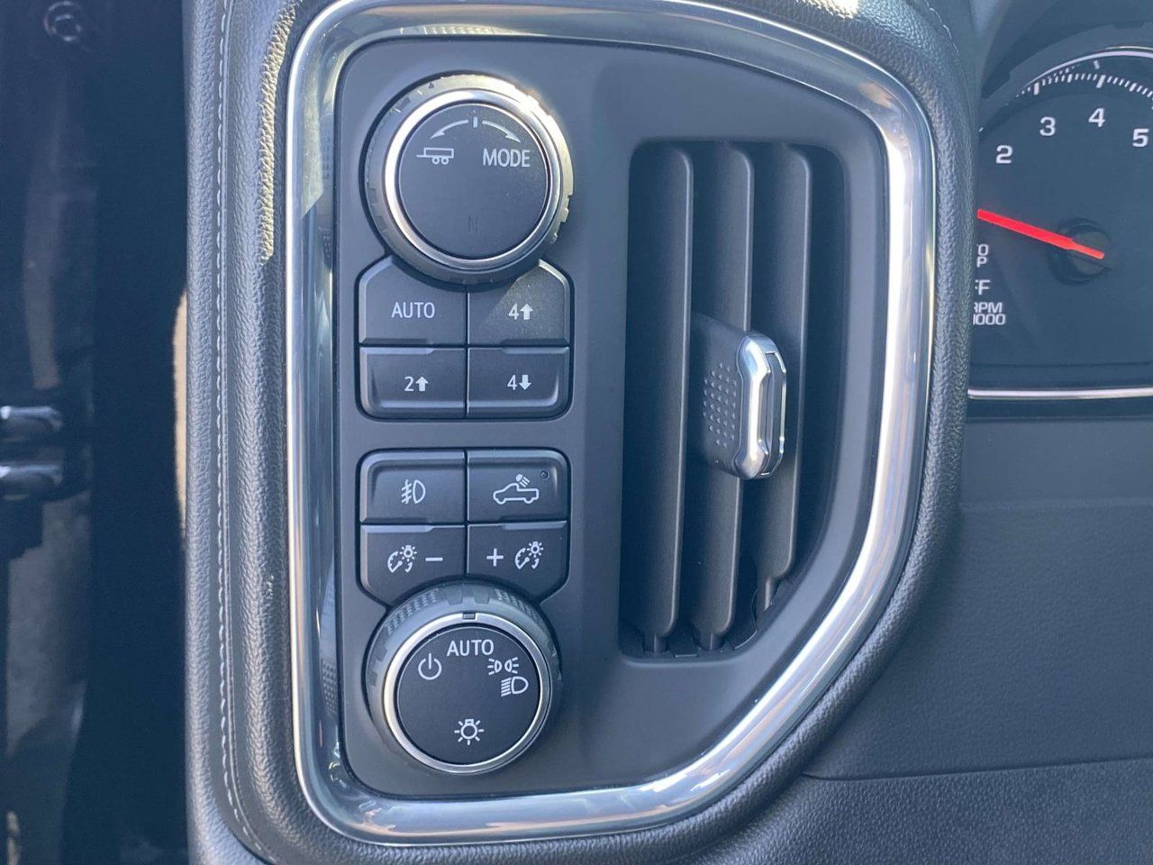 Used 2020 Chevrolet Silverado 1500 LT Trail Boss AWD/4WD image 27