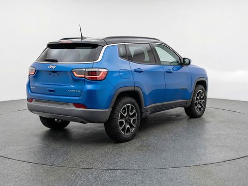 Used 2025 Jeep Compass Trailhawk AWD/4WD image 7