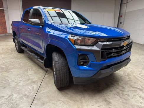 Used 2023 Chevrolet Colorado LT w/ LT Convenience Package AWD/4WD image 5