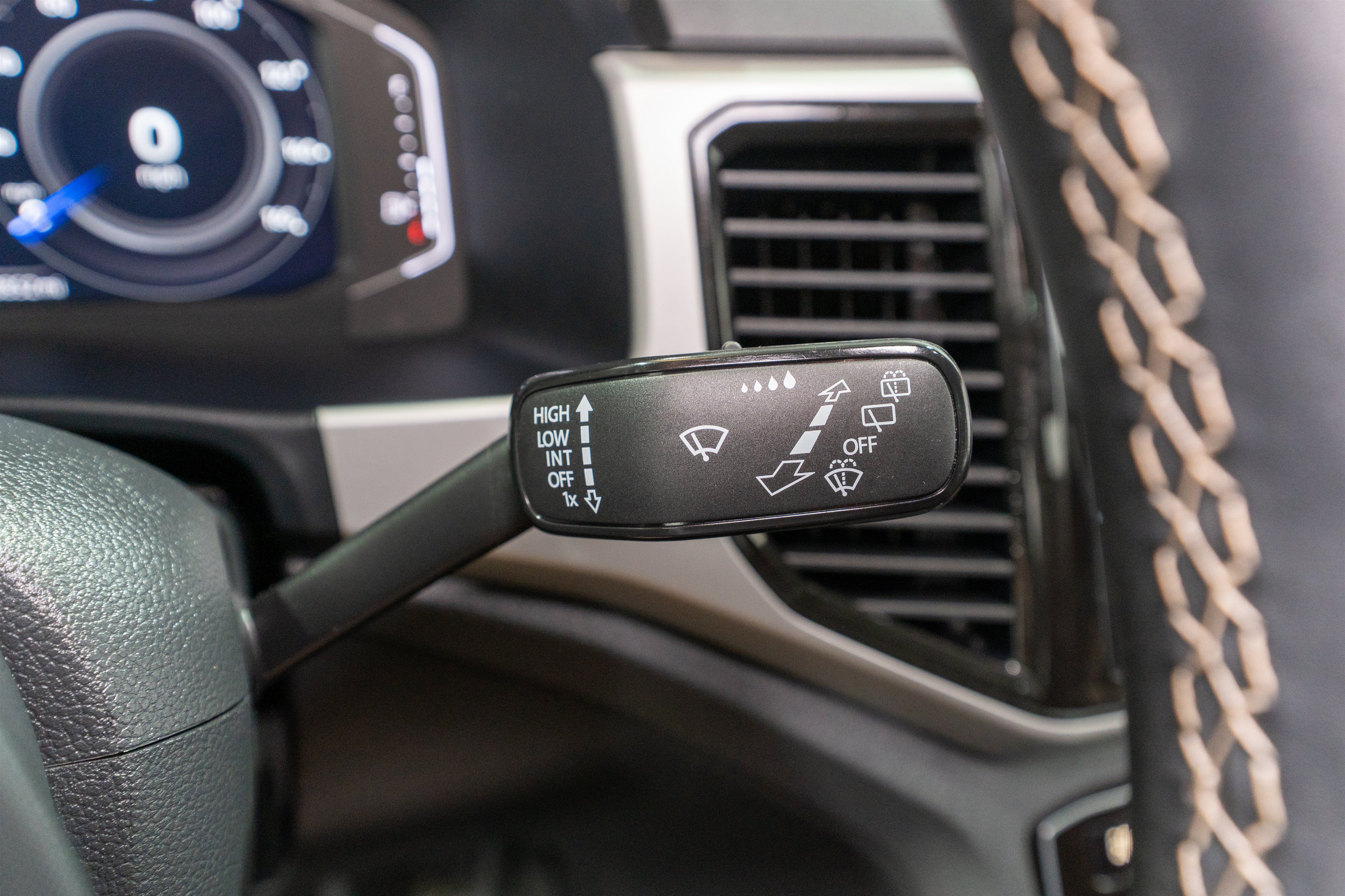Used 2022 Volkswagen Atlas SE FWD image 25
