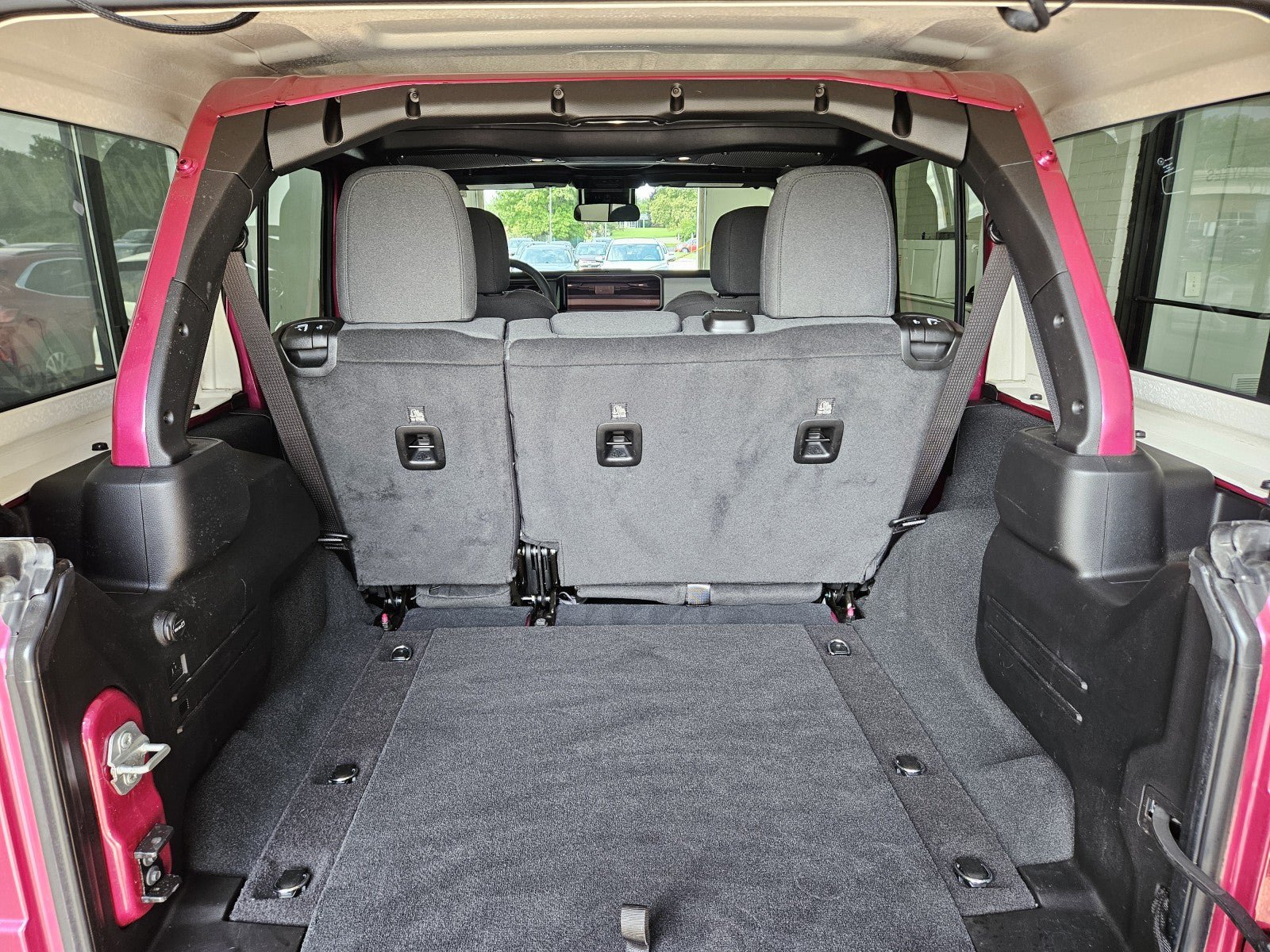 Used 2024 Jeep Wrangler Unlimited Sahara AWD/4WD image 11