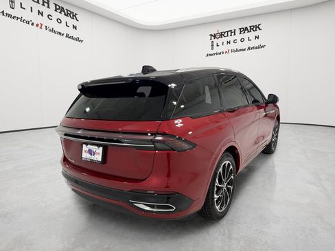 Used 2026 Lincoln Nautilus Reserve AWD/4WD image 5
