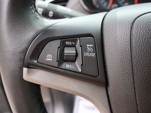 Used 2018 Chevrolet Trax LT w/ LT Convenience Package FWD image 31
