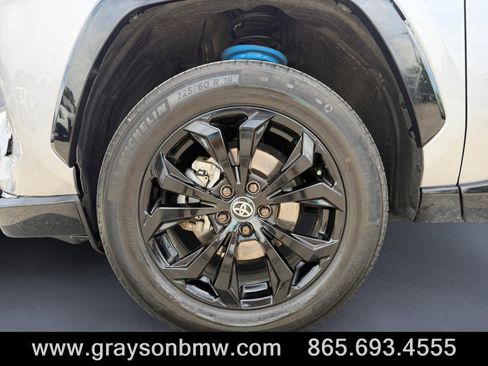 Used 2024 Toyota RAV4 XSE AWD/4WD image 9