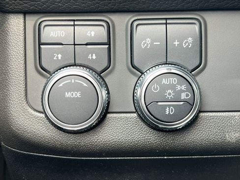 Used 2021 GMC Yukon XL Denali AWD/4WD image 24