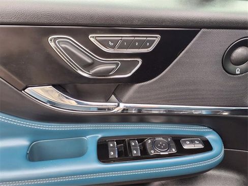 Certified 2021 Lincoln Corsair Reserve image 8