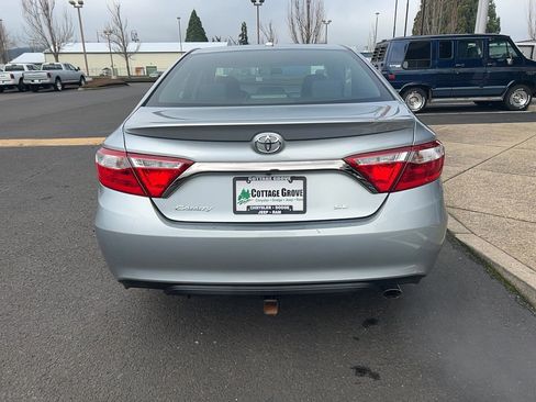 Used 2017 Toyota Camry SE image 9