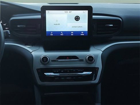 Used 2022 Ford Explorer XLT image 13