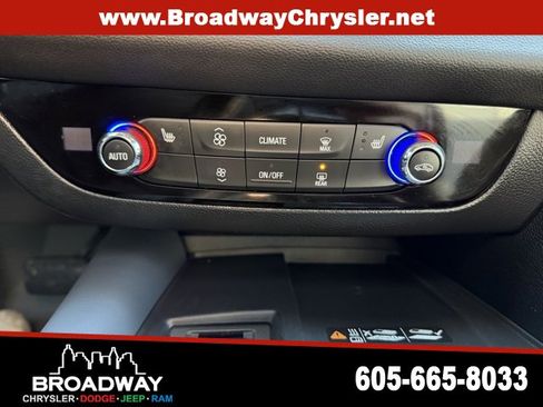 Used 2023 Buick Enclave Essence w/ Experience Buick Package image 21