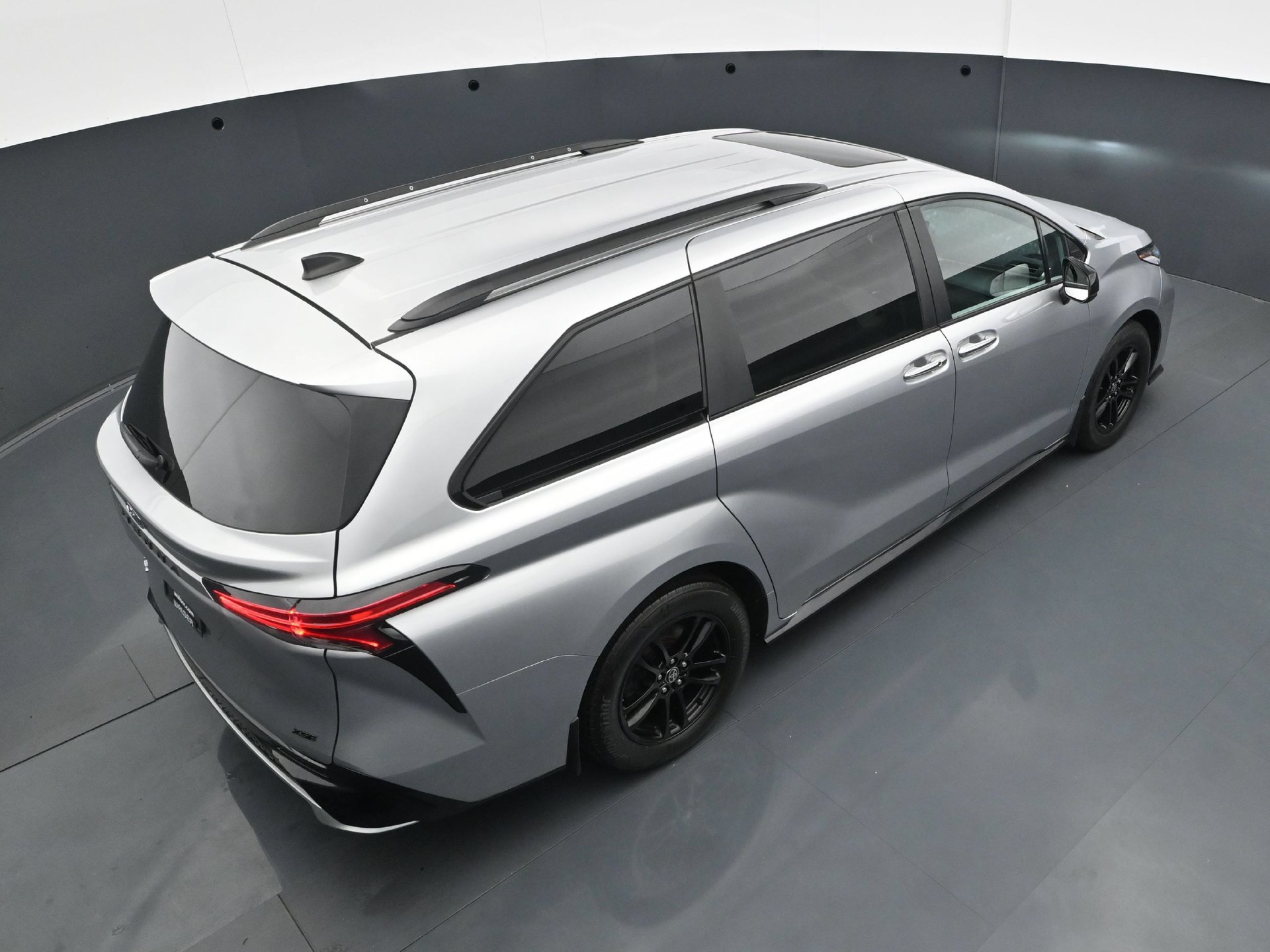 Used 2025 Toyota Sienna XSE AWD/4WD image 40
