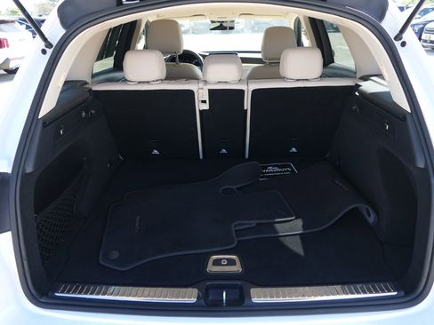 Used 2022 Mercedes-Benz GLC 300 4MATIC w/ Premium Package Lite image 24