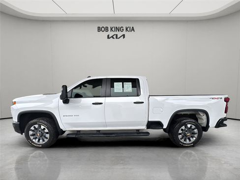 Used 2022 Chevrolet Silverado 2500 Custom w/ Custom Value Package AWD/4WD image 2