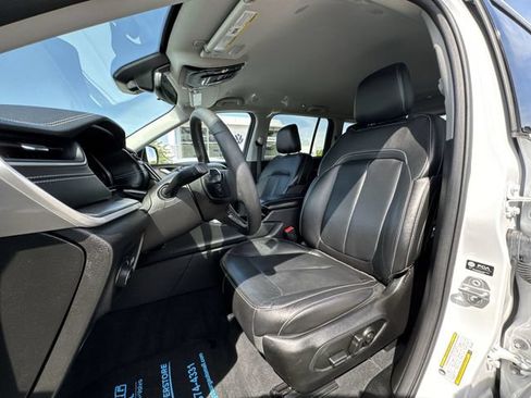Used 2023 Jeep Grand Cherokee Limited AWD/4WD image 19