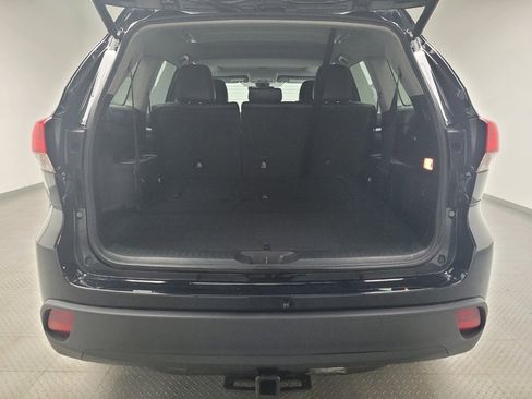 Used 2018 Toyota Highlander XLE image 29