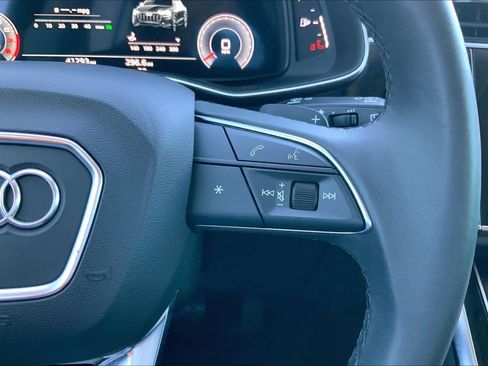Used 2022 Audi Q8 Premium image 25