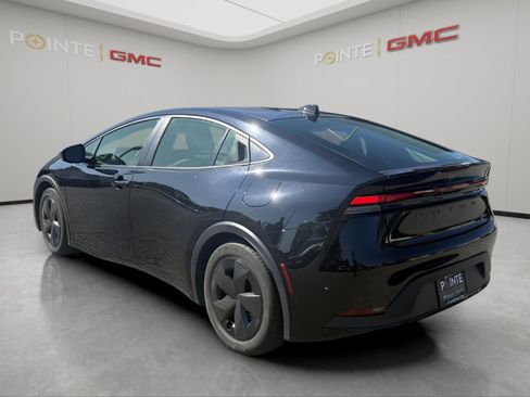 Used 2025 Toyota Prius LE FWD image 5