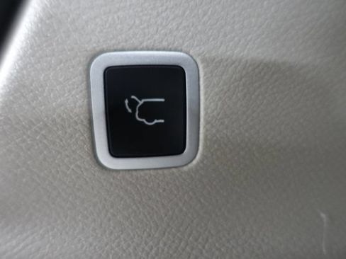 Used 2024 Chrysler Pacifica Touring-L FWD image 22