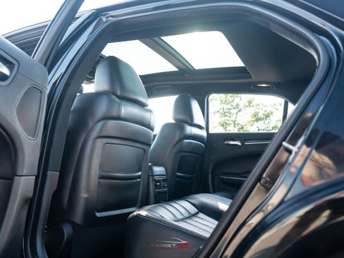 Used 2018 Chrysler 300 S w/ 300S Premium Group RWD image 21