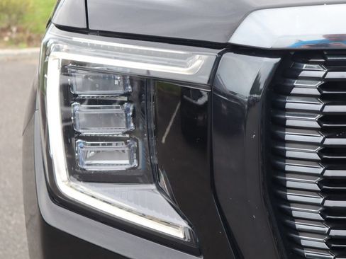 Used 2023 GMC Yukon Denali Ultimate AWD/4WD image 15