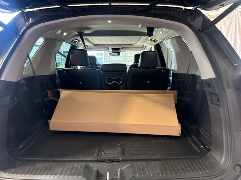 Used 2024 Honda Pilot Touring image 15