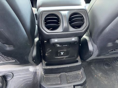 Used 2021 Jeep Wrangler Unlimited Rubicon image 39