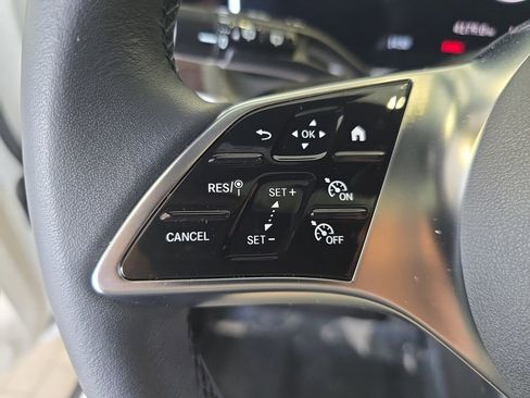 Used 2025 Mercedes-Benz GLC 300 image 18
