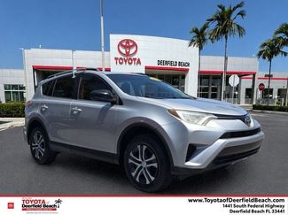 Used 2018 Toyota RAV4 LE FWD video 1