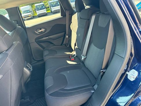 Used 2016 Jeep Cherokee Latitude w/ Cold Weather Group AWD/4WD image 19