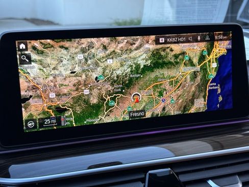 Used 2022 BMW M550i xDrive M550i xDrive w/ Premium Package image 4