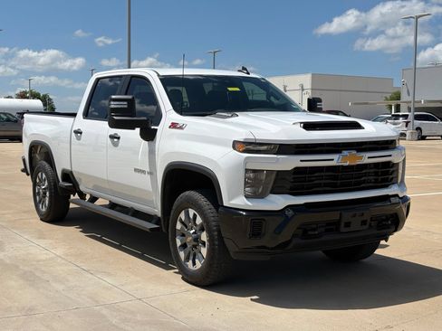 Used 2025 Chevrolet Silverado 2500 Custom w/ Custom Value Package AWD/4WD image 1