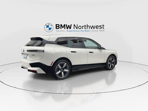Used 2024 BMW iX xDrive50 w/ Sport Package AWD/4WD image 3