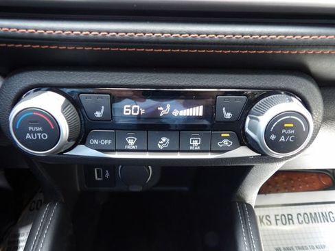 Used 2019 Nissan Kicks SR w/ SR Premium Package FWD image 22