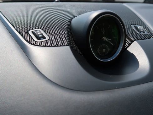 Used 2017 Maserati Levante w/ Luxury Package image 33