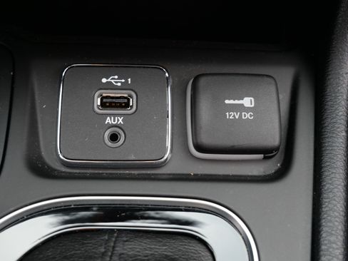 Used 2020 Jeep Cherokee Limited AWD/4WD image 31