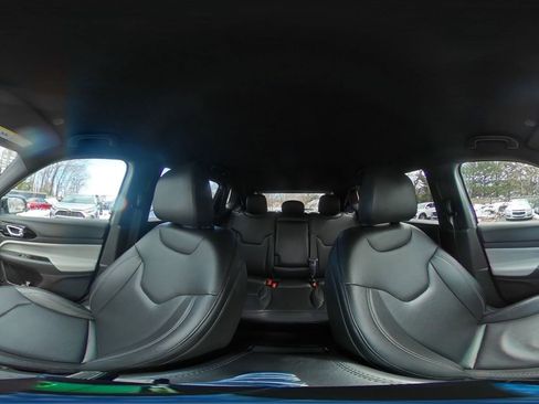 Used 2025 Jeep Compass Limited image 40