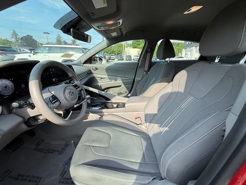 Used 2022 Hyundai Elantra SEL w/ Convenience Package FWD image 22