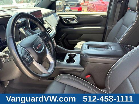 Used 2023 GMC Yukon XL SLT AWD/4WD image 11