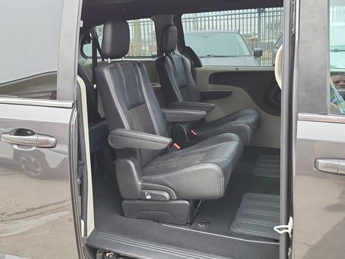 Used 2018 Dodge Grand Caravan SXT w/ Driver Convenience Group image 22