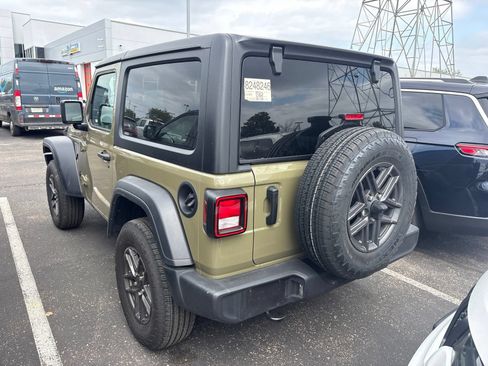 Used 2025 Jeep Wrangler Sport AWD/4WD image 5