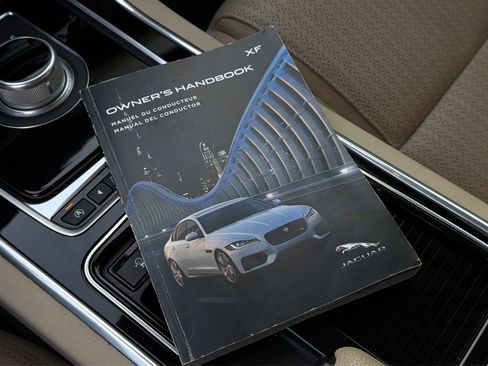 Used 2016 Jaguar XF Prestige RWD image 21
