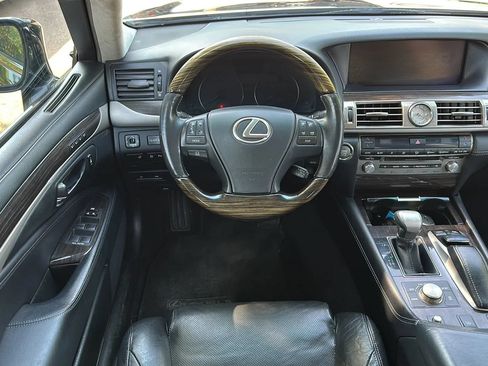 Used 2014 Lexus LS 460 AWD w/ Comfort Package image 27