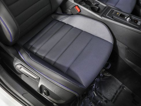 Used 2022 Volkswagen Golf R AWD/4WD image 48