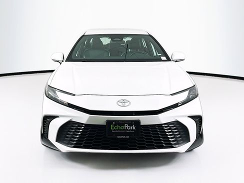 Used 2025 Toyota Camry SE FWD image 2