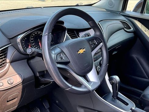 Used 2021 Chevrolet Trax LT w/ Driver Confidence Package AWD/4WD image 8