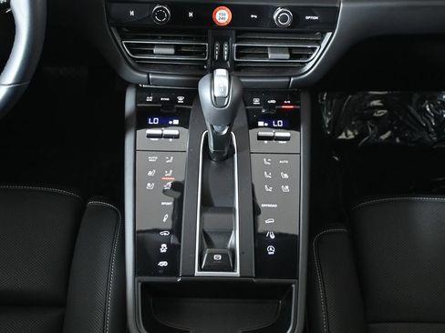 Used 2026 Porsche Macan GTS AWD/4WD image 24