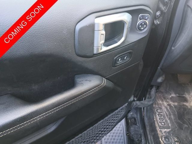 Used 2022 Jeep Gladiator Overland w/ LED Lighting Group AWD/4WD image 9