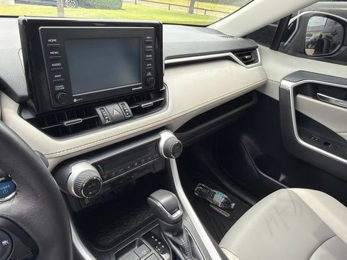 Used 2022 Toyota RAV4 XLE Premium AWD/4WD image 13