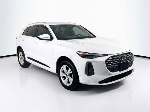 Certified 2025 Audi Q5 Premium w/ Convenience Package AWD/4WD image 3