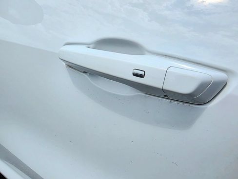 Used 2025 Buick Enclave Preferred AWD/4WD image 16