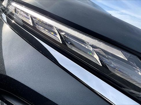 Used 2024 Mitsubishi Outlander SE image 29